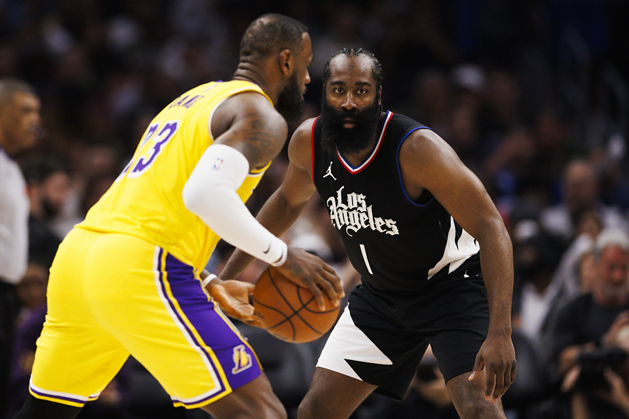 KAIYUN-包含詹姆斯迎来十二赛季出色发挥，快船观众热烈欢呼！赛场气氛高涨的词条