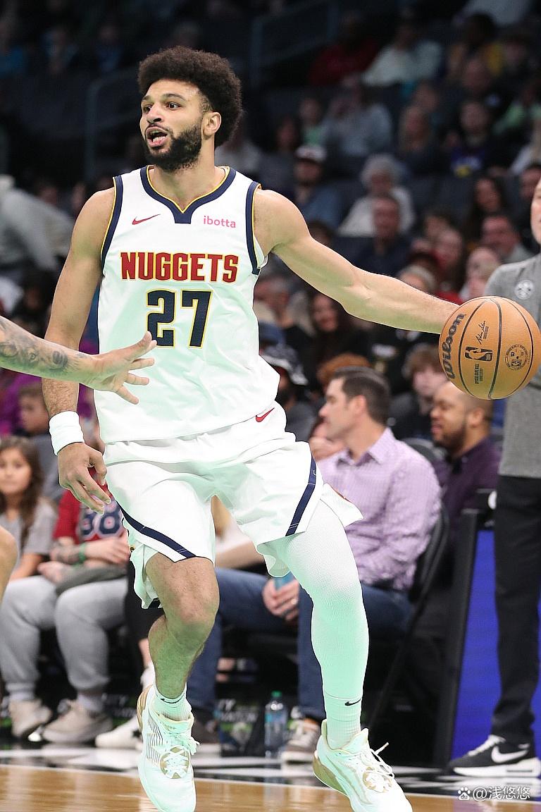 开云体育-包含穆雷回归赛场，大胜首场状态亮眼，雄鹿观众沸腾！的词条