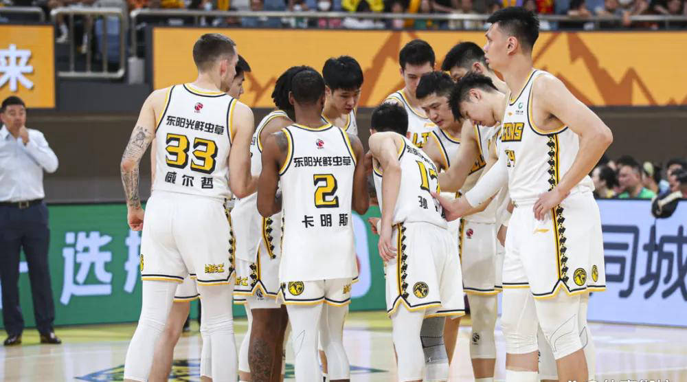 开云体育-关于蒂姆巅峰对决，阿扎伦卡与30激战MAD分钟，战术调整胜负难料！的信息